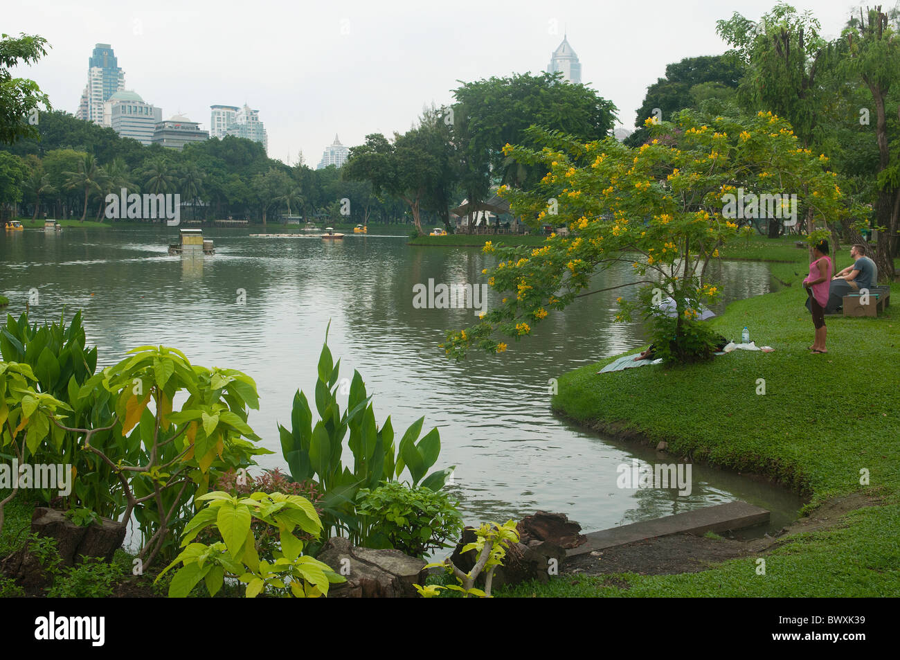 Scena nel Parco Lumbini a Bangkok, in Thailandia Foto Stock