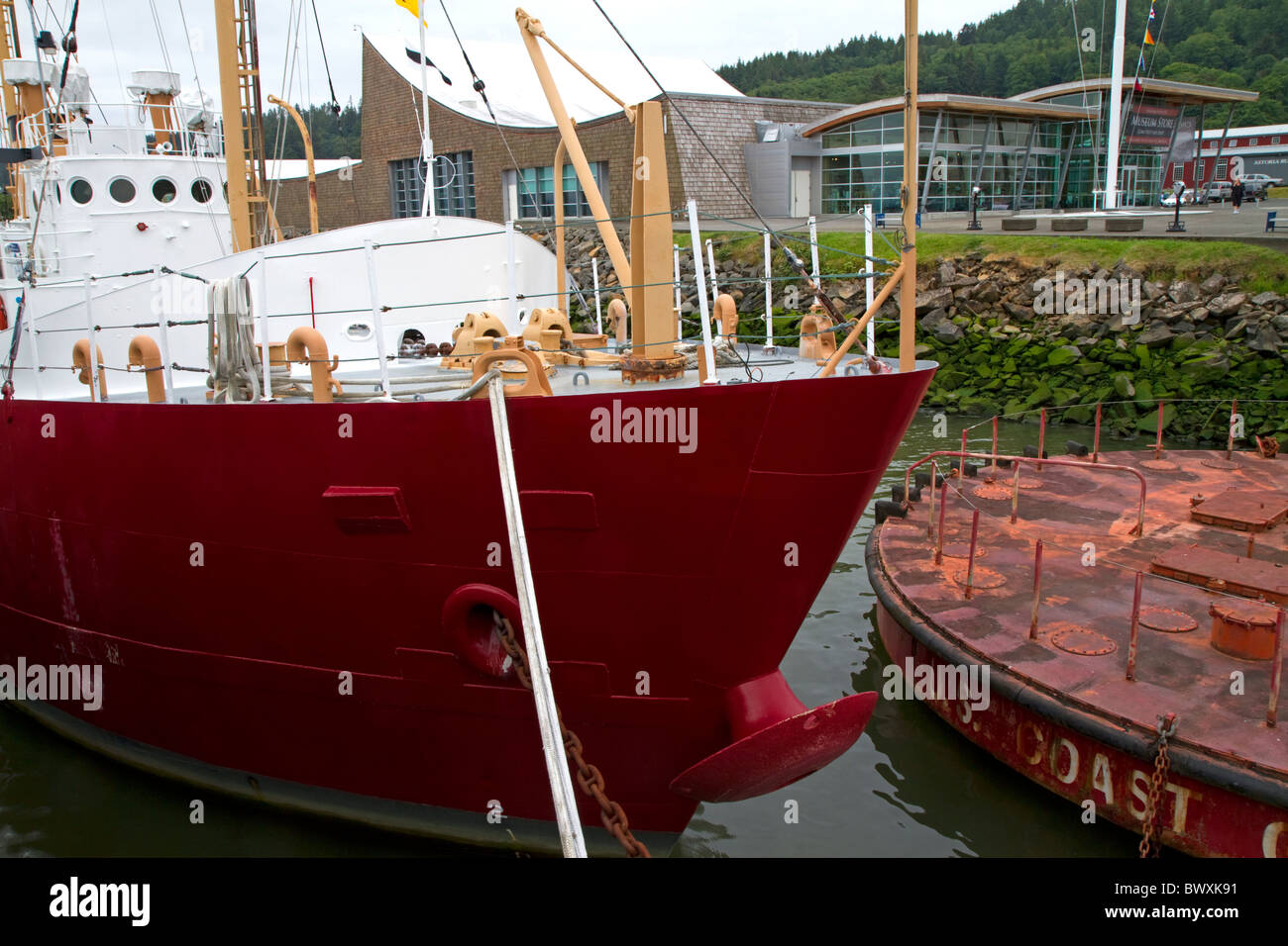 Stati Uniti lightship Columbia (WLV-604) una nave museo situato presso il Columbia River Maritime Museum di Astoria, Oregon, Stati Uniti d'America. Foto Stock