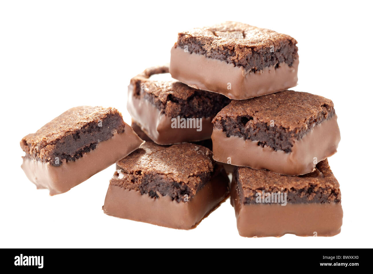 Pila di piccole brownie al cioccolato. Foto Stock