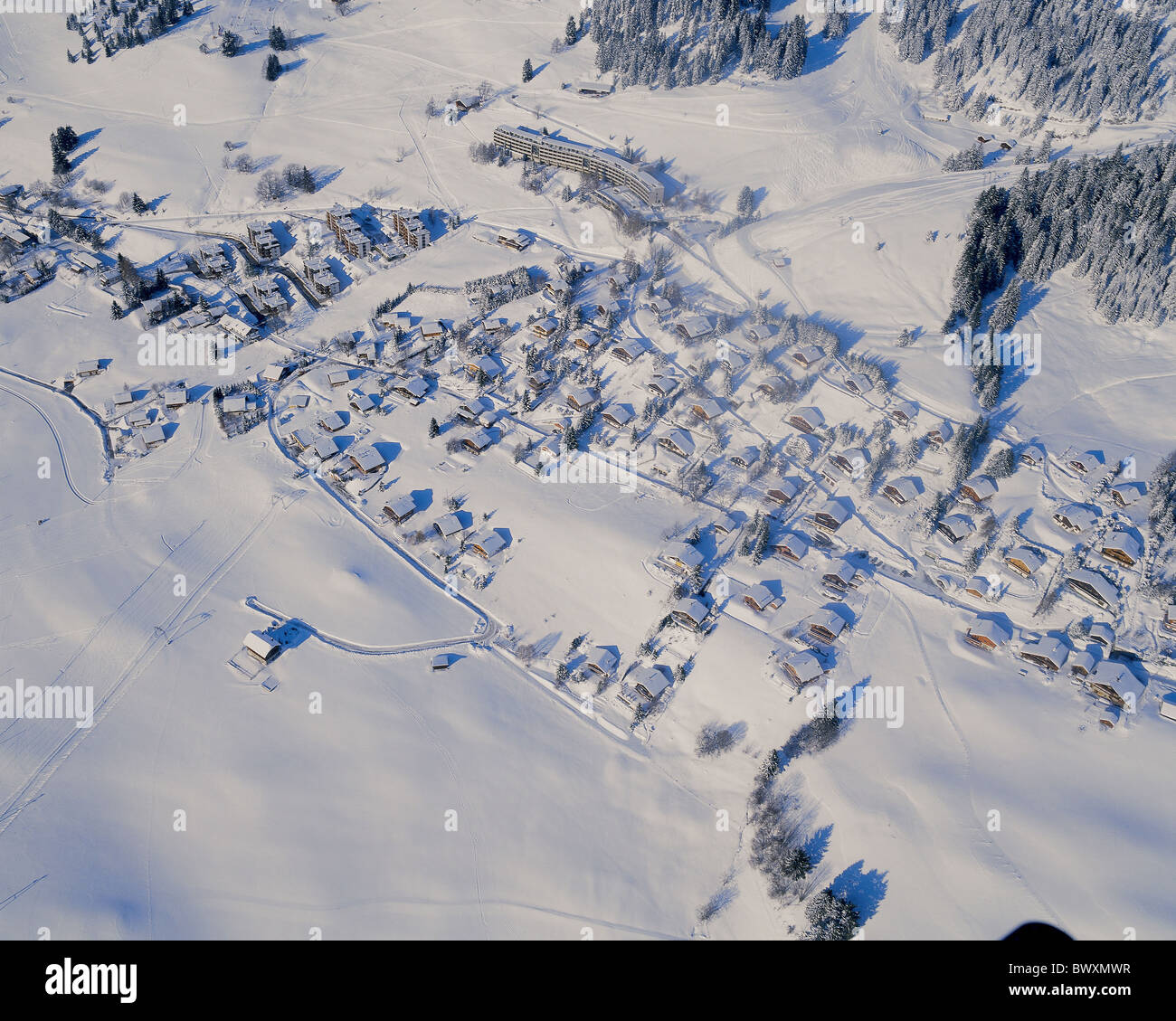 Svizzera Europa Vaud Leysin invernale coperto di neve e neve foto aerea Foto Stock