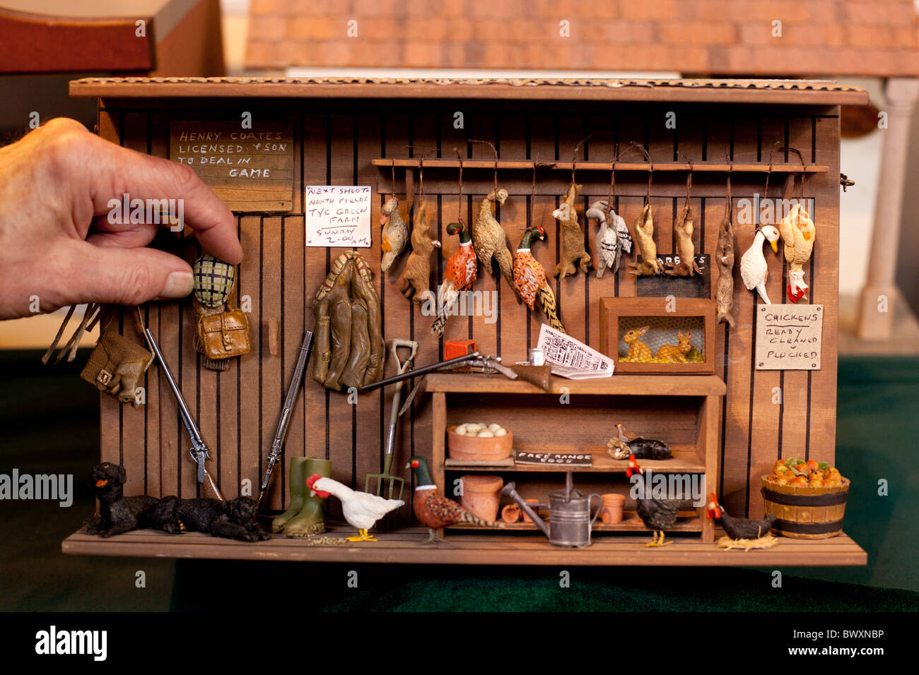 Miniatura show tenutosi al NEC di Birmingham. La Mostra visualizza il lavoro delle persone che effettuano a piccoli oggetti utilizzati principalmente nelle case delle bambole Foto Stock