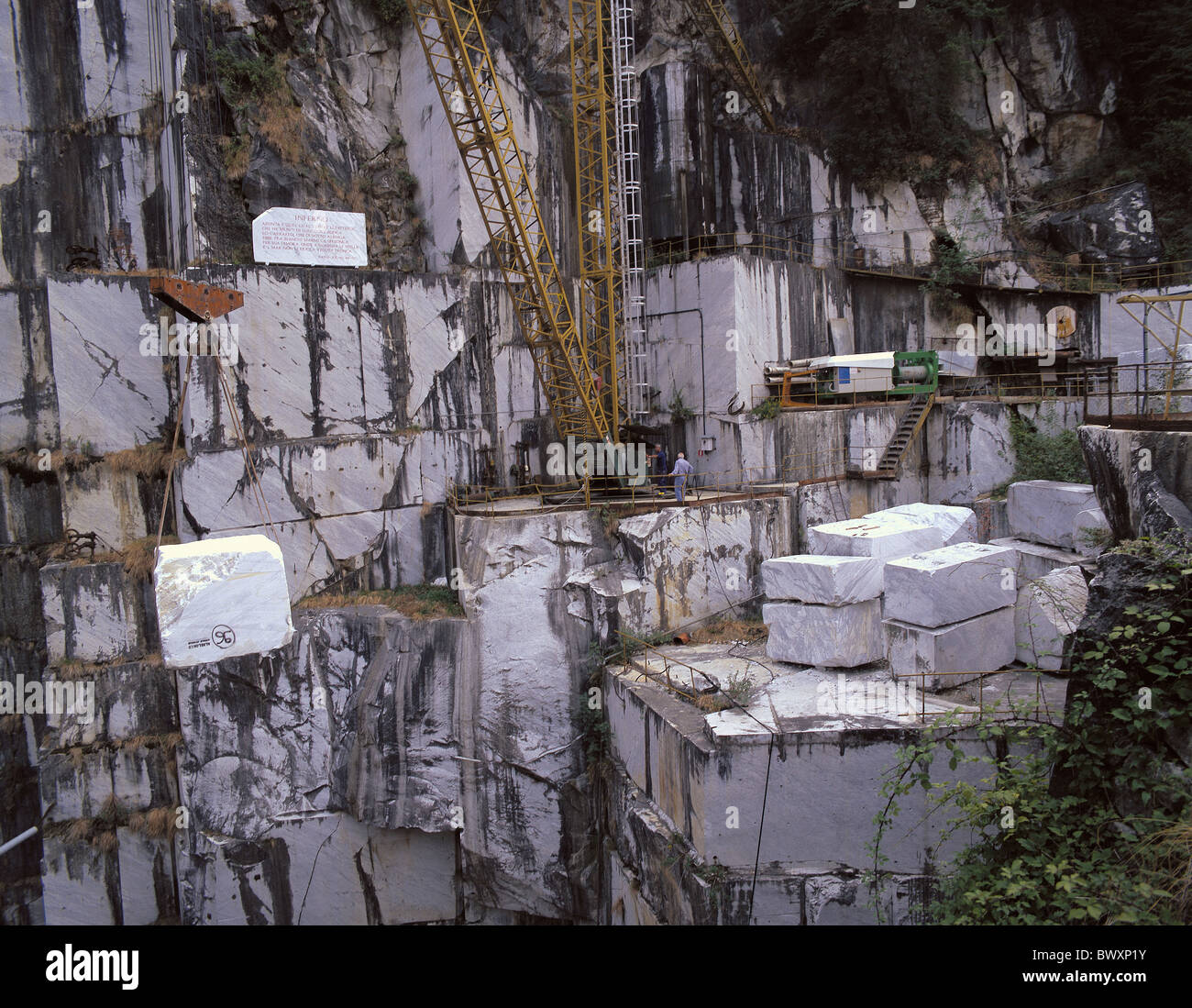 Marmo di data mining Italia Europa marmo di Carrara lo smantellamento del blocco di marmo Foto Stock