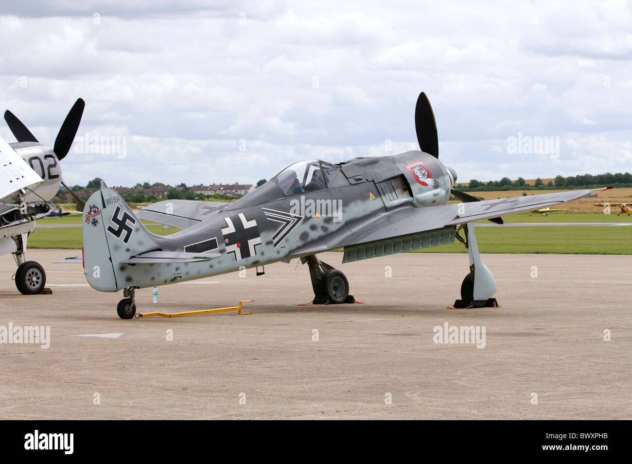 Flugwerk-costruito Focke Wulf FW 190 A8/N sulla linea di volo a Duxford Flying Legends Airshow di Foto Stock