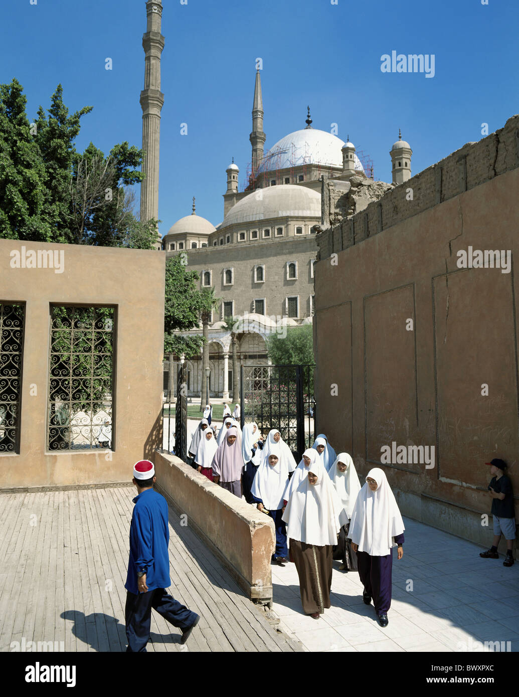 Egitto Nord Africa donne Cairo headscarfs cupole minareti della Moschea di Mohammed Ali Foto Stock
