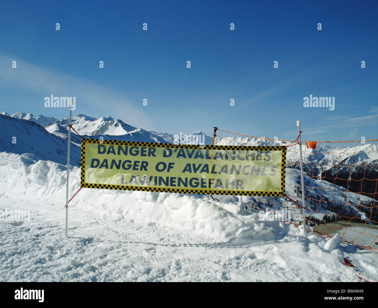Diga cordon montagne bollettino valanghe pericolo valanghe Svizzera Europa simbolo Vallese Veysonnaz Vallese w Foto Stock