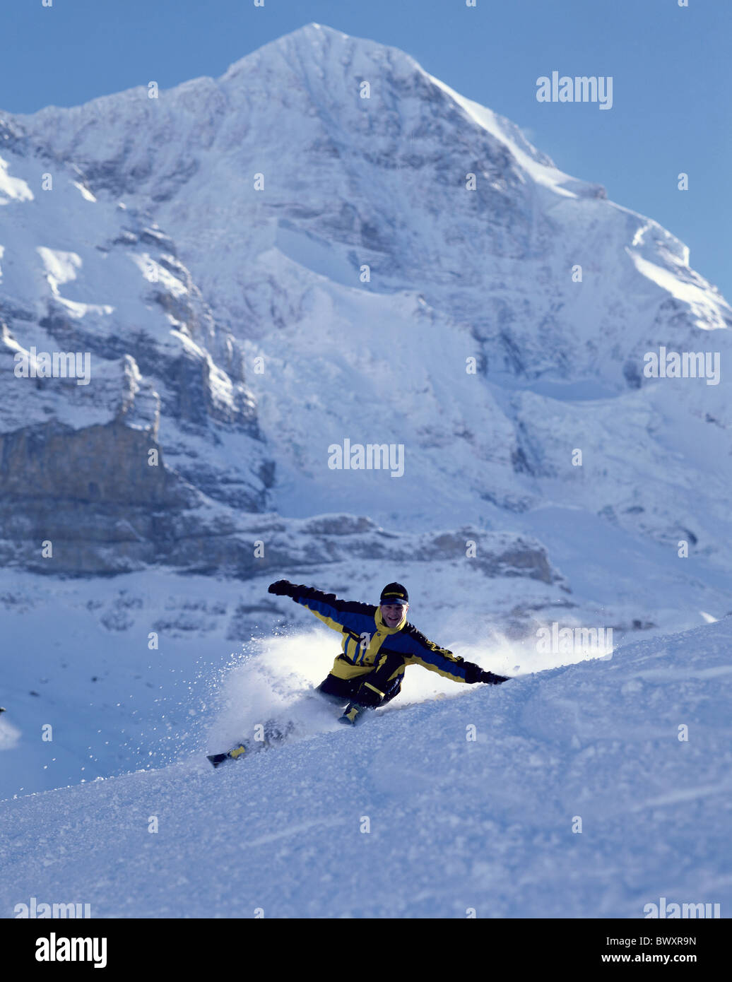 Sport invernali sport sciare azione Crazy lame dynamic Eiger mountain canton Berna ridere uomo svizzera Foto Stock