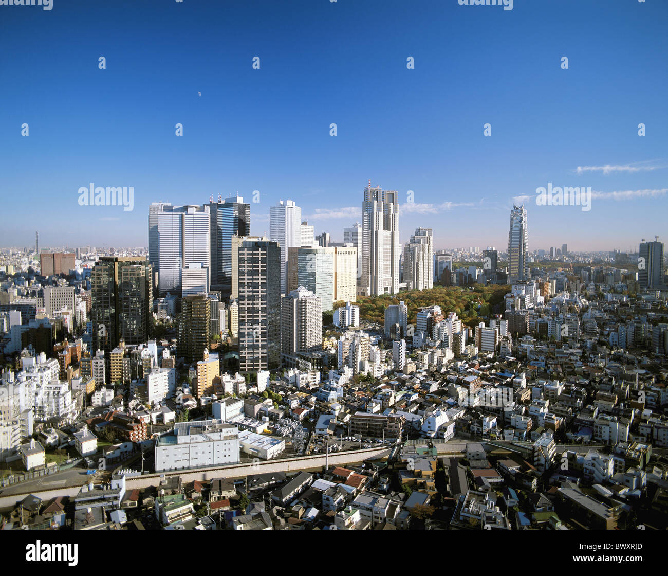 Il quartiere di case case giappone asia Shinjuku Tokyo panoramica grattacielo blocco di appartamenti alto edificio Foto Stock