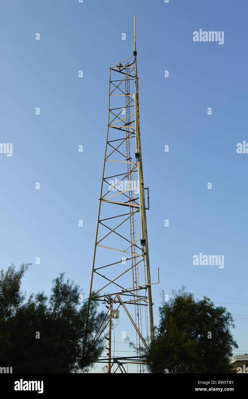 Comunicazione grande torre per antenna. Foto Stock