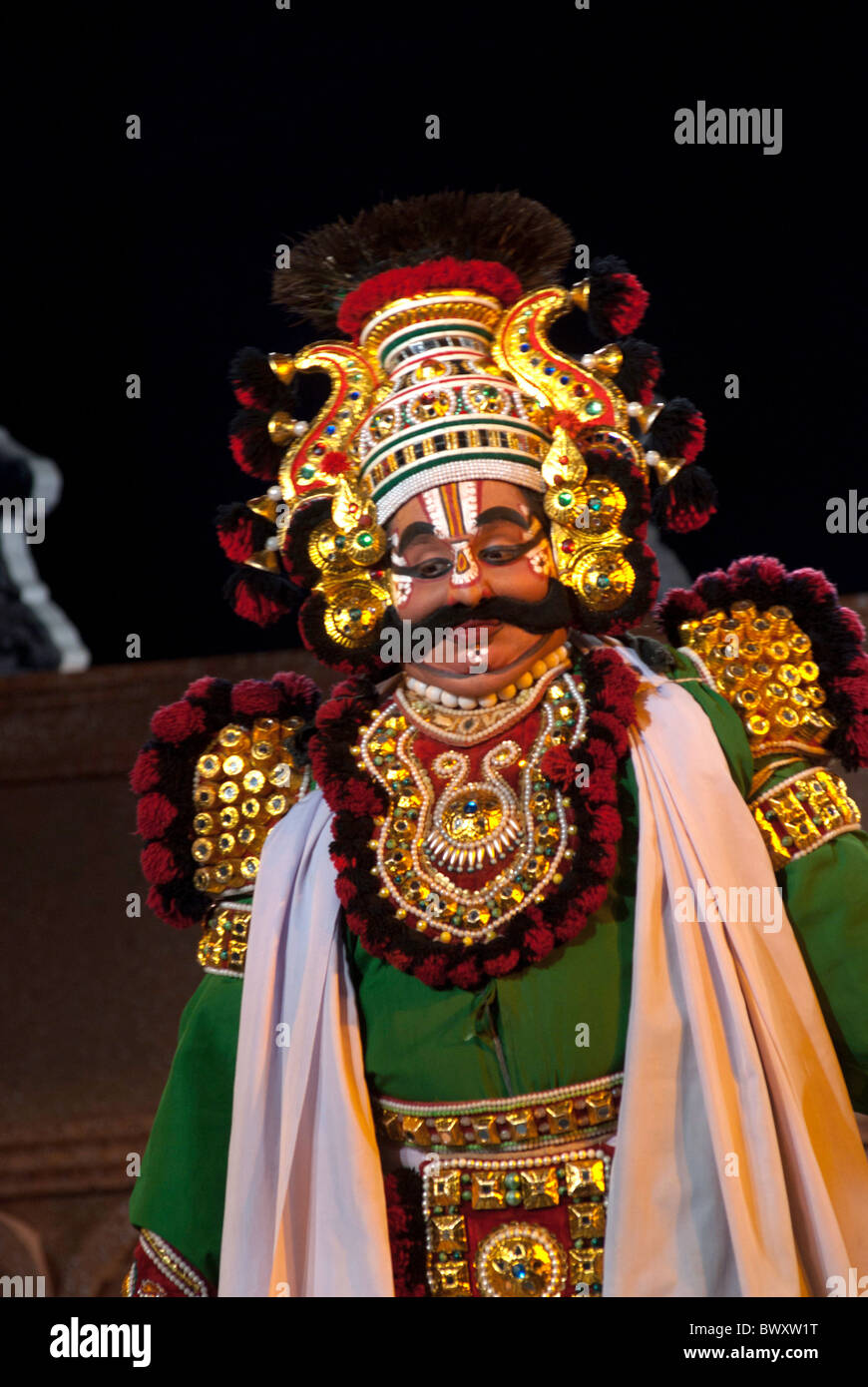 Yakshagana- Mahisasuramardhini da Sri Chandrasekara Navada & Troupe, Suratkal, Karnataka. Foto Stock