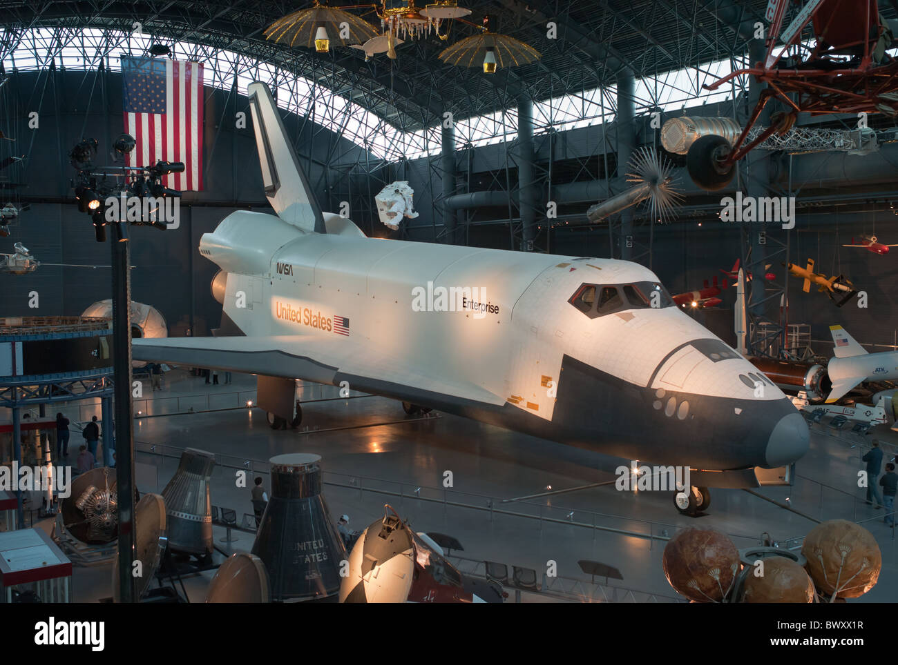 Lo Space Shuttle Enterprise presso il Museo Nazionale dell'aria e dello spazio, Steven F. Udvar-Hazy Center di Chantilly, Virginia. Foto Stock