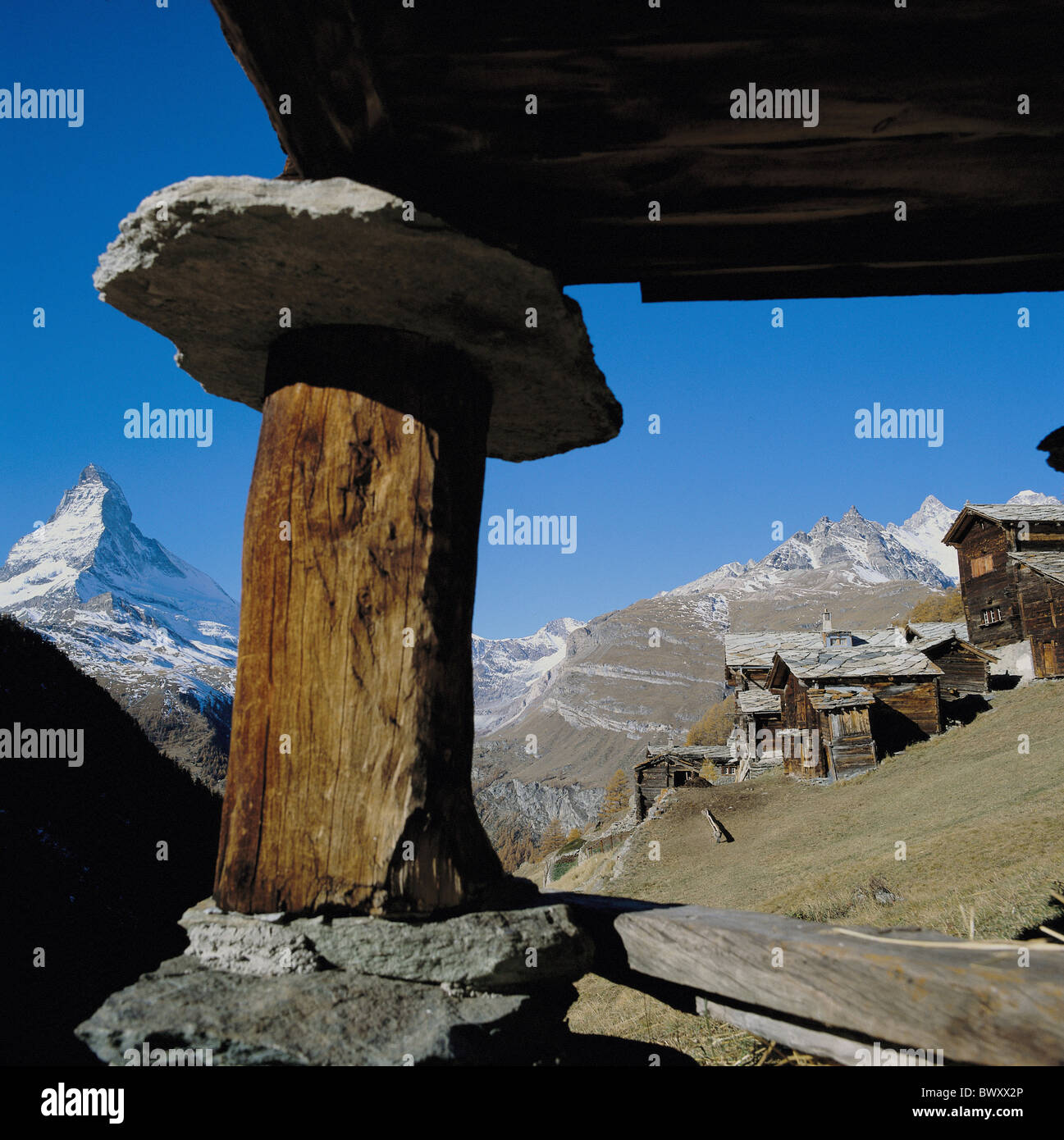 Europa Svizzera Vallese Matterhorn foundlings neonati abbandonati le case in legno Foto Stock