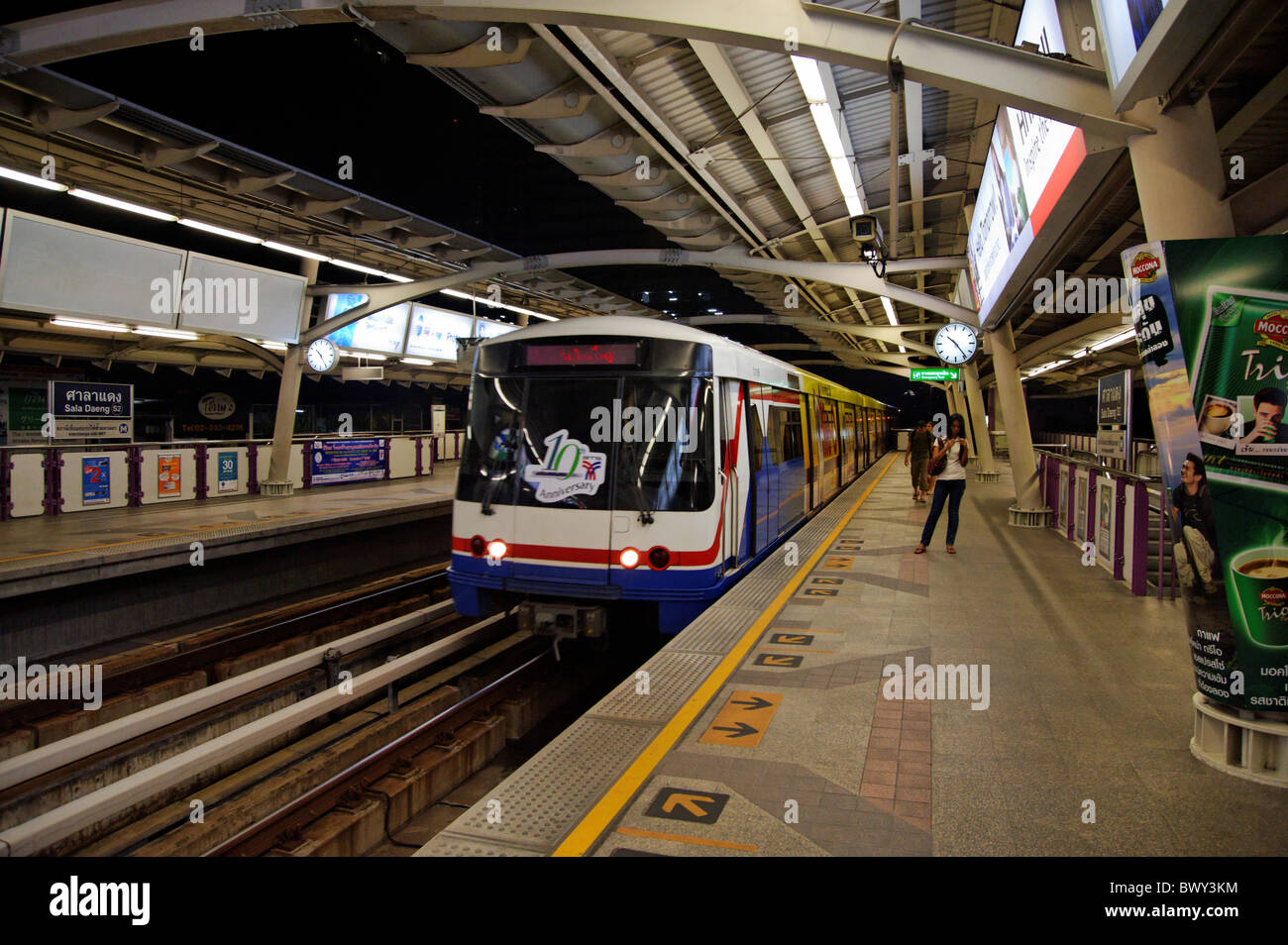 Sala Daeng di notte - Bangkok Foto Stock