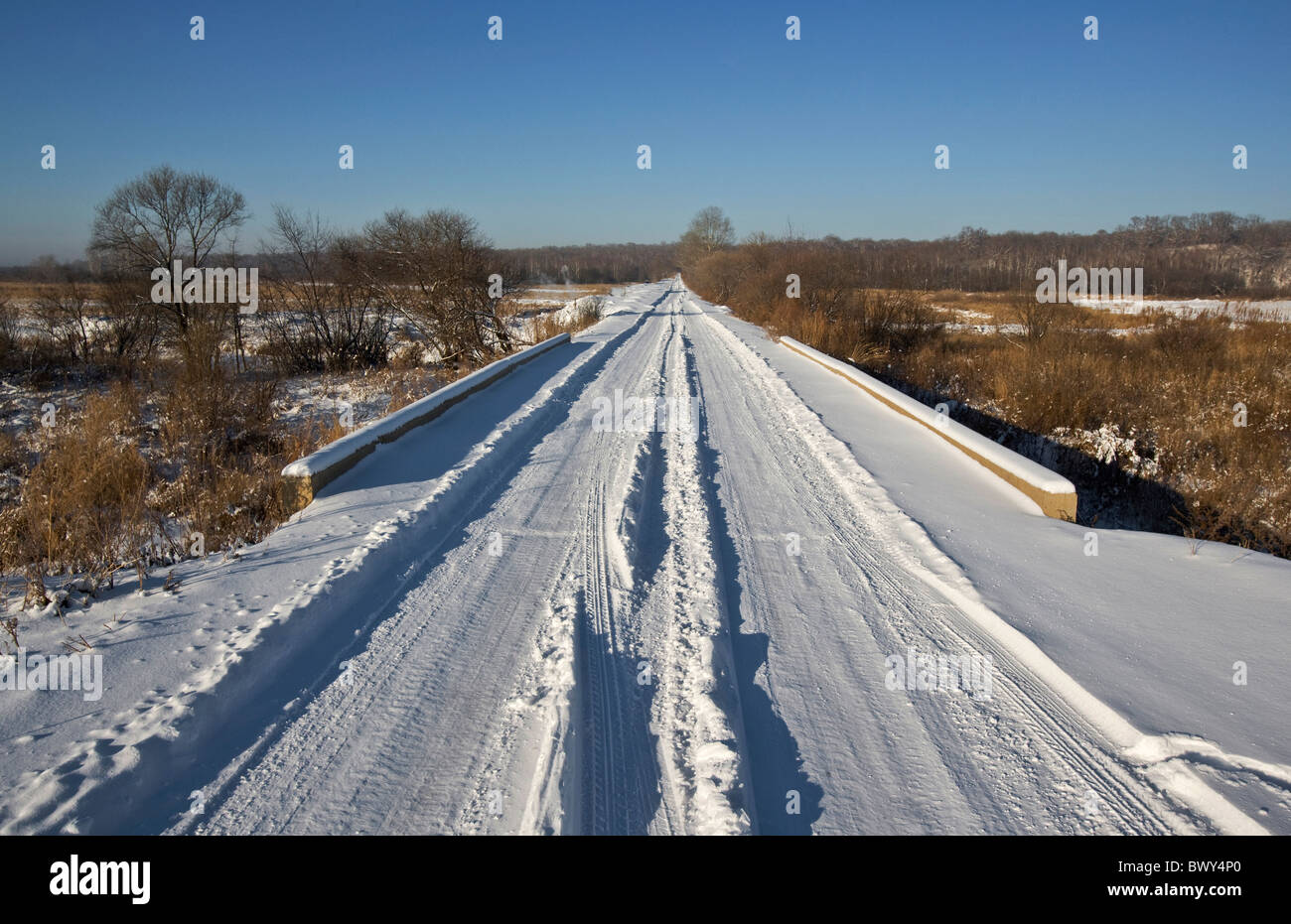 Via auto sulla neve, Provincia di Heilongjiang, Cina Foto Stock
