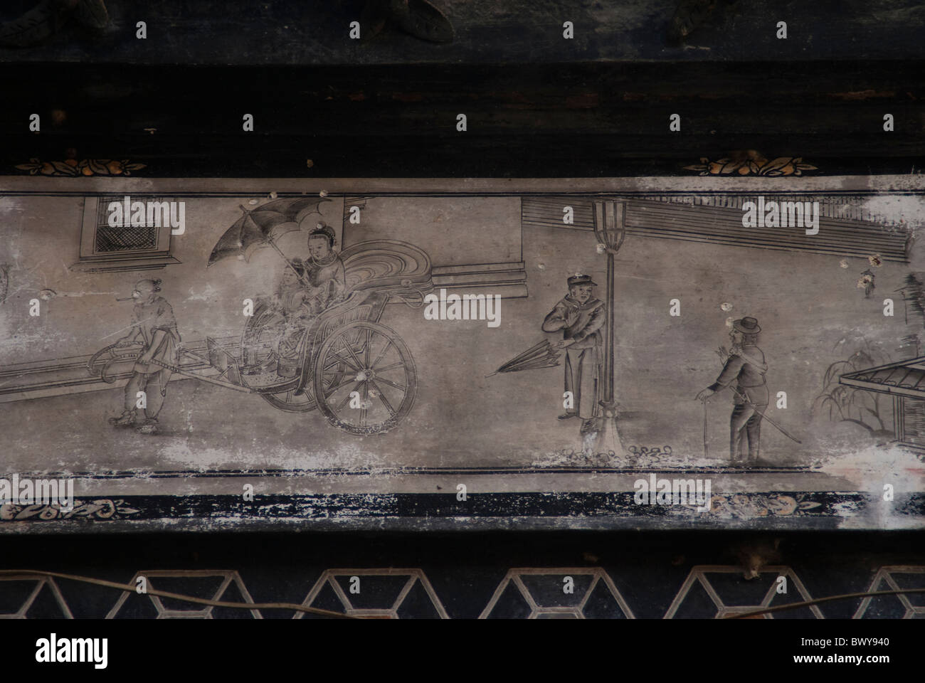 Rilievo raffigurante la vita alla fine della dinastia Qing con gli stranieri, Chongren Città Vecchia, Shengzhou, nella provincia di Zhejiang, Cina Foto Stock