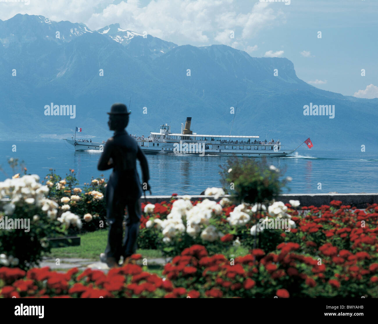 Il cantone di Vaud Charlie Chaplin fiori Lac Leman lago Lago di Ginevra monumento parco montagne promenade nave Foto Stock
