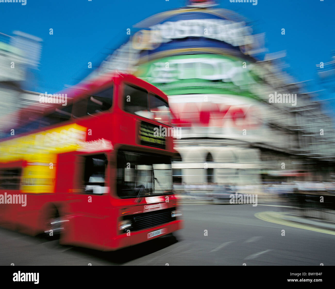 Inghilterra Gran Bretagna Europa londra Piccadilly Circus double-decker blurr Foto Stock