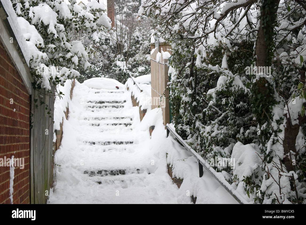 Neve pesante nevicata in inverno Strood Kent Foto Stock