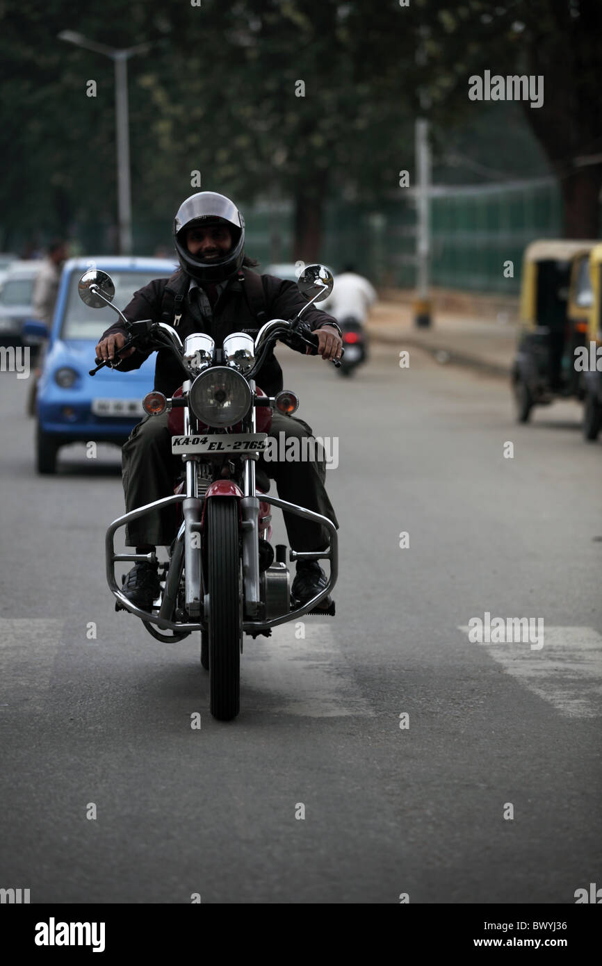 Royal enfield rider in India Foto Stock