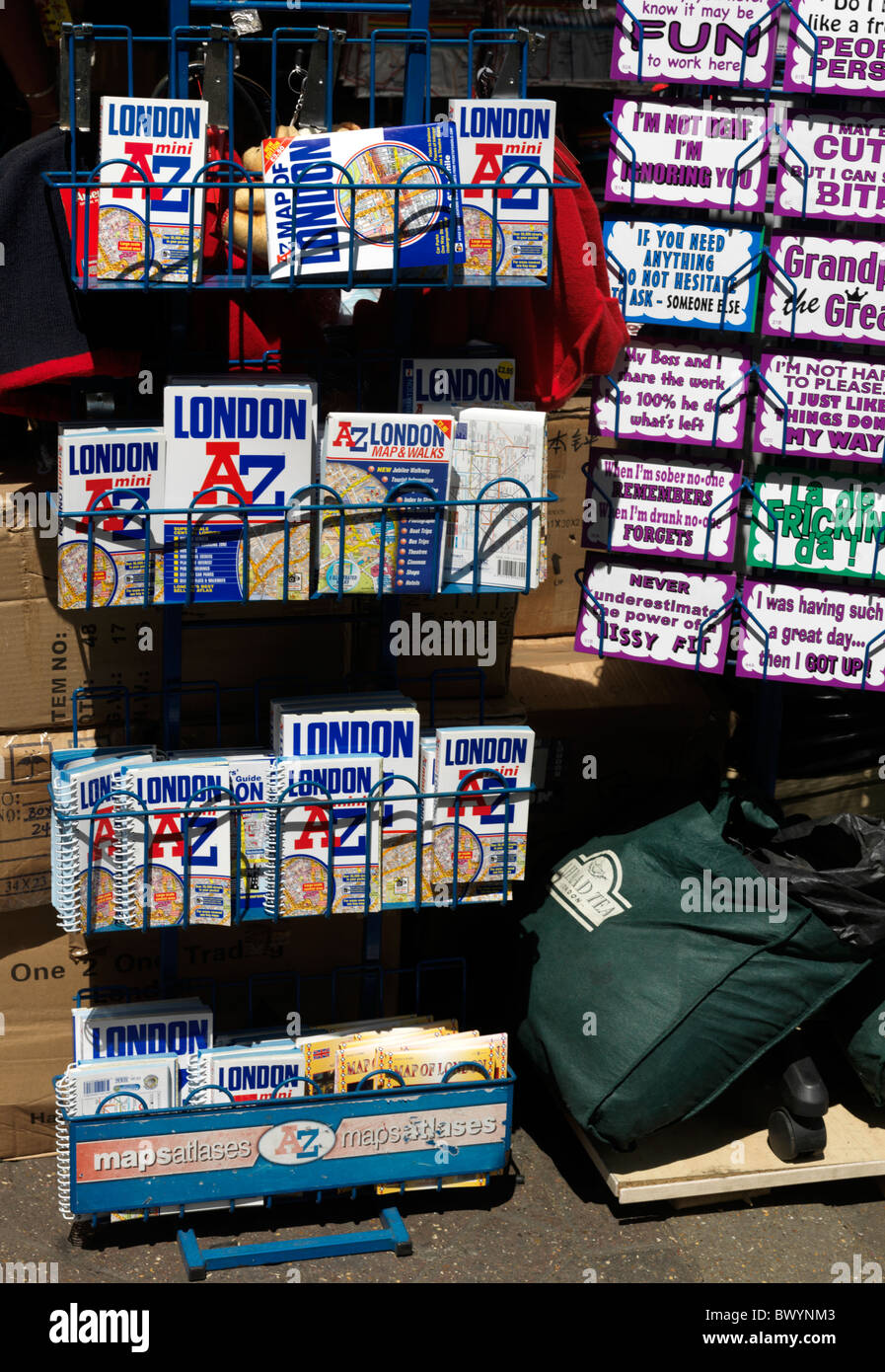 Londra Inghilterra Londra dalla A alla Z mappe in vendita nel negozio Foto Stock