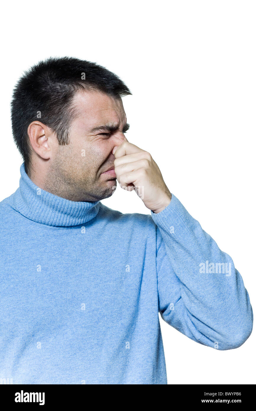 Ritratto in studio su sfondo isolata di un uomo stoppie odore sgradevole fetore Foto Stock