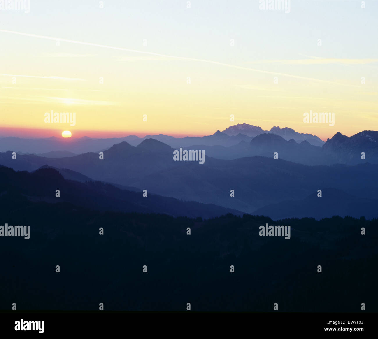 Alpine montagne delle Alpi vista dal grande mito crepuscolo crepuscolo il cantone di Svitto scenario in mattinata Santis Switze Foto Stock