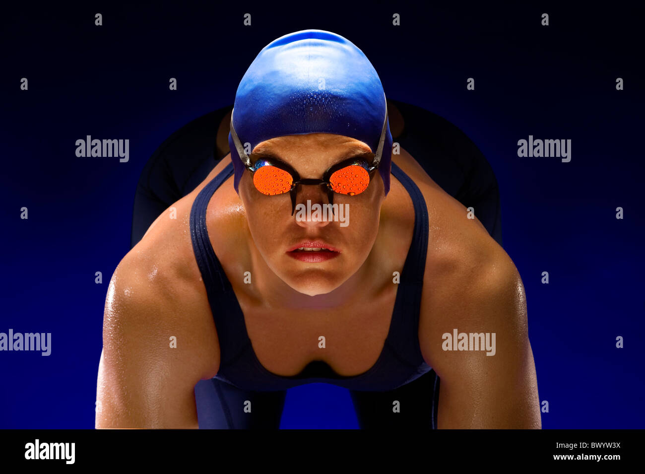 Nuotatore gravi in nuotare cappello e occhiali di protezione Foto Stock