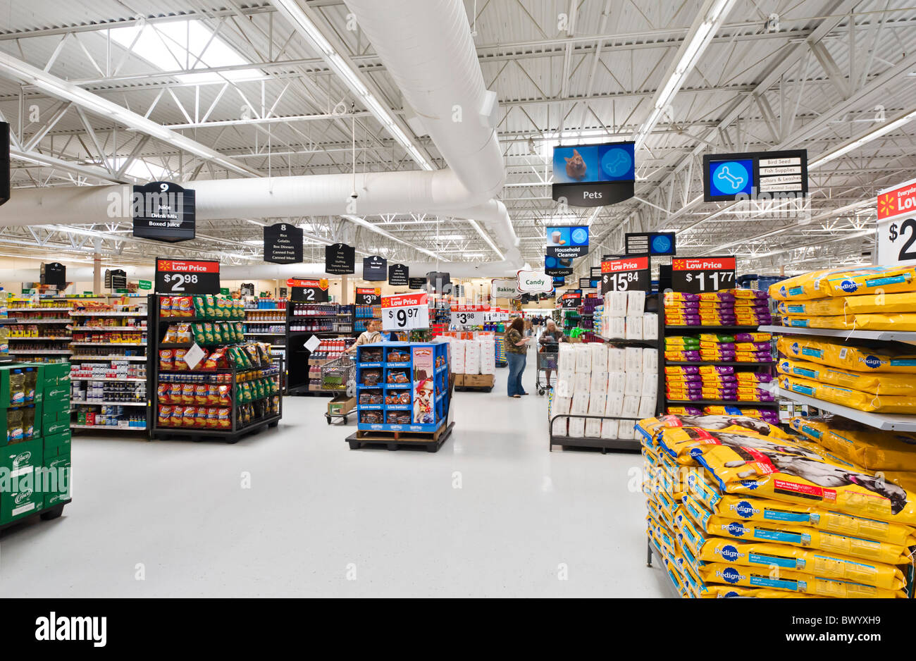 Interno di un Walmart Supercenter, Haines City Central Florida, Stati Uniti d'America Foto Stock