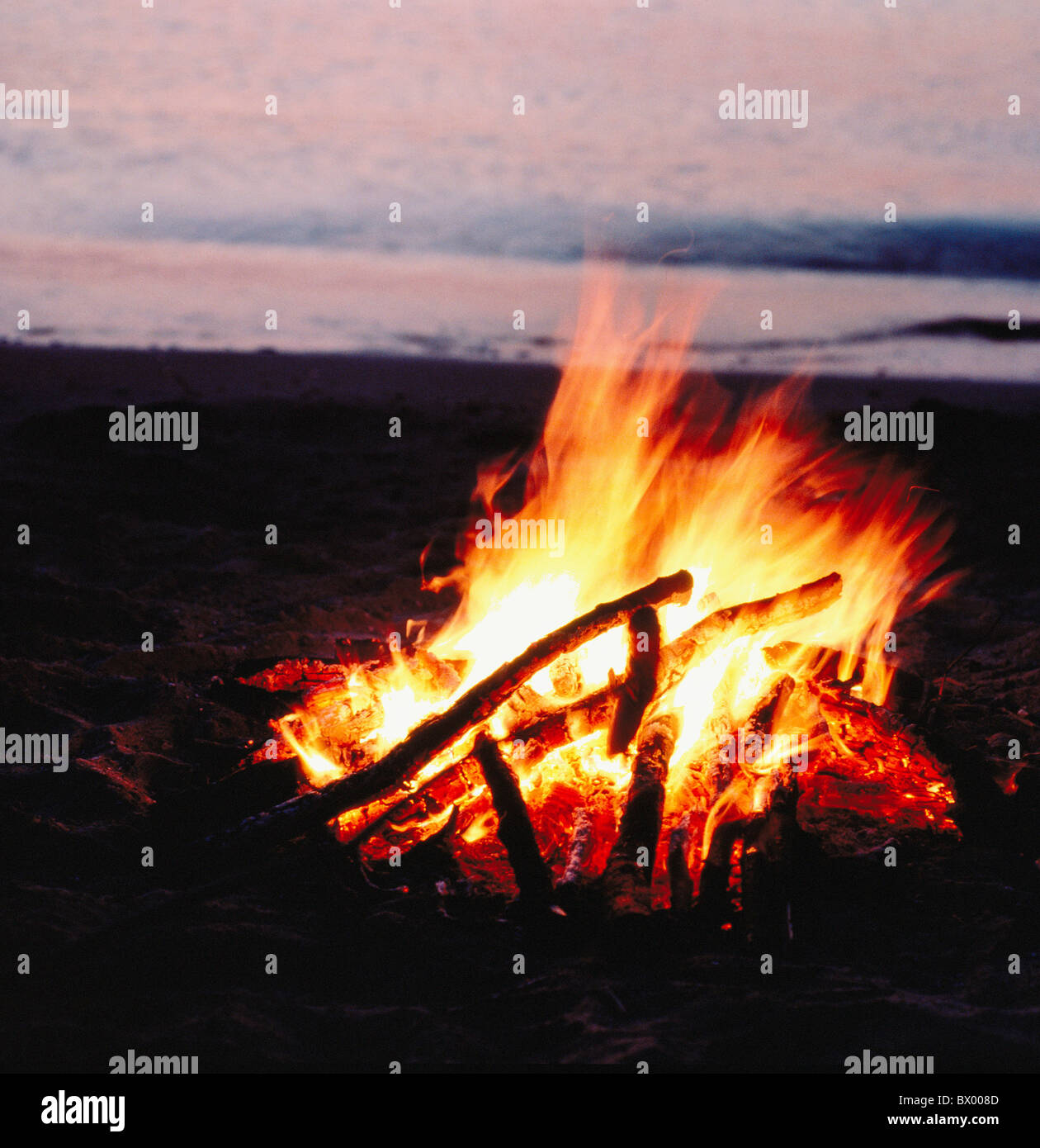 Camino fuoco fiamme fuochi di notte umore Foto Stock