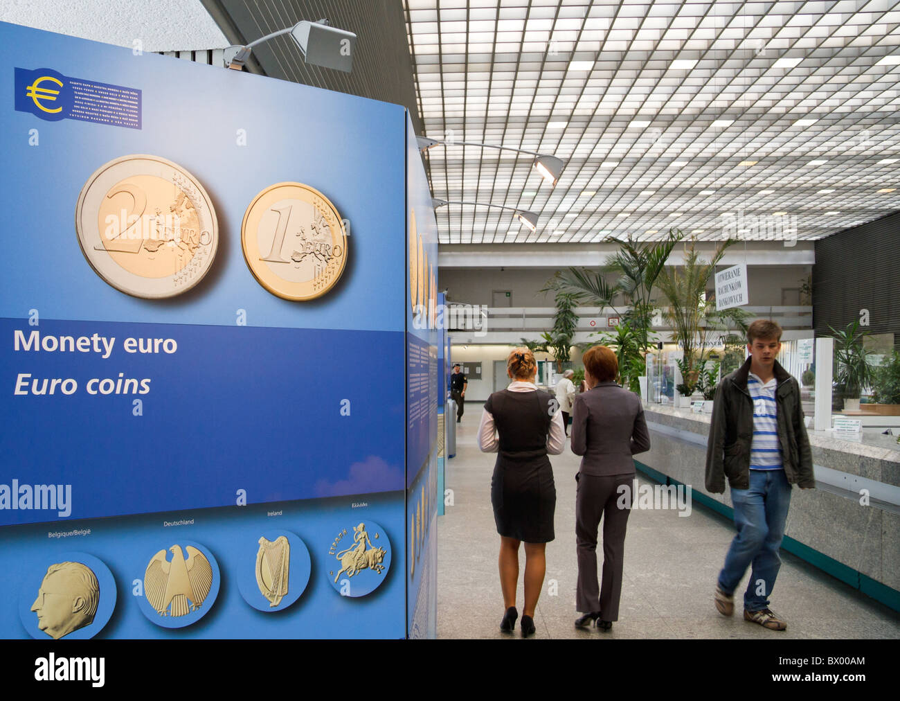 Il denaro pubblico fino alla zona della Banca nazionale di Polonia - Varsavia, Polonia Foto Stock