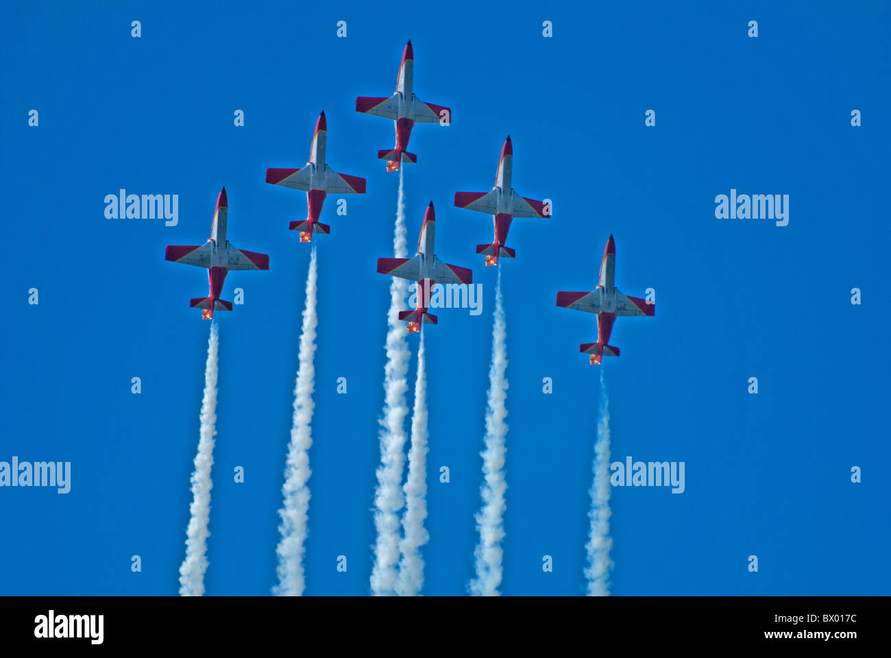 Sei PATRULLA AGUILA display spagnolo del team Air force display team sei CASA C-101eb Aviojets Foto Stock