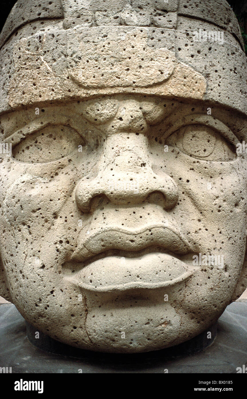 Faccia di basalto Jalapa gigantesca testa testa cultura Messico America centrale America Latina Museo de Antropologia m Foto Stock