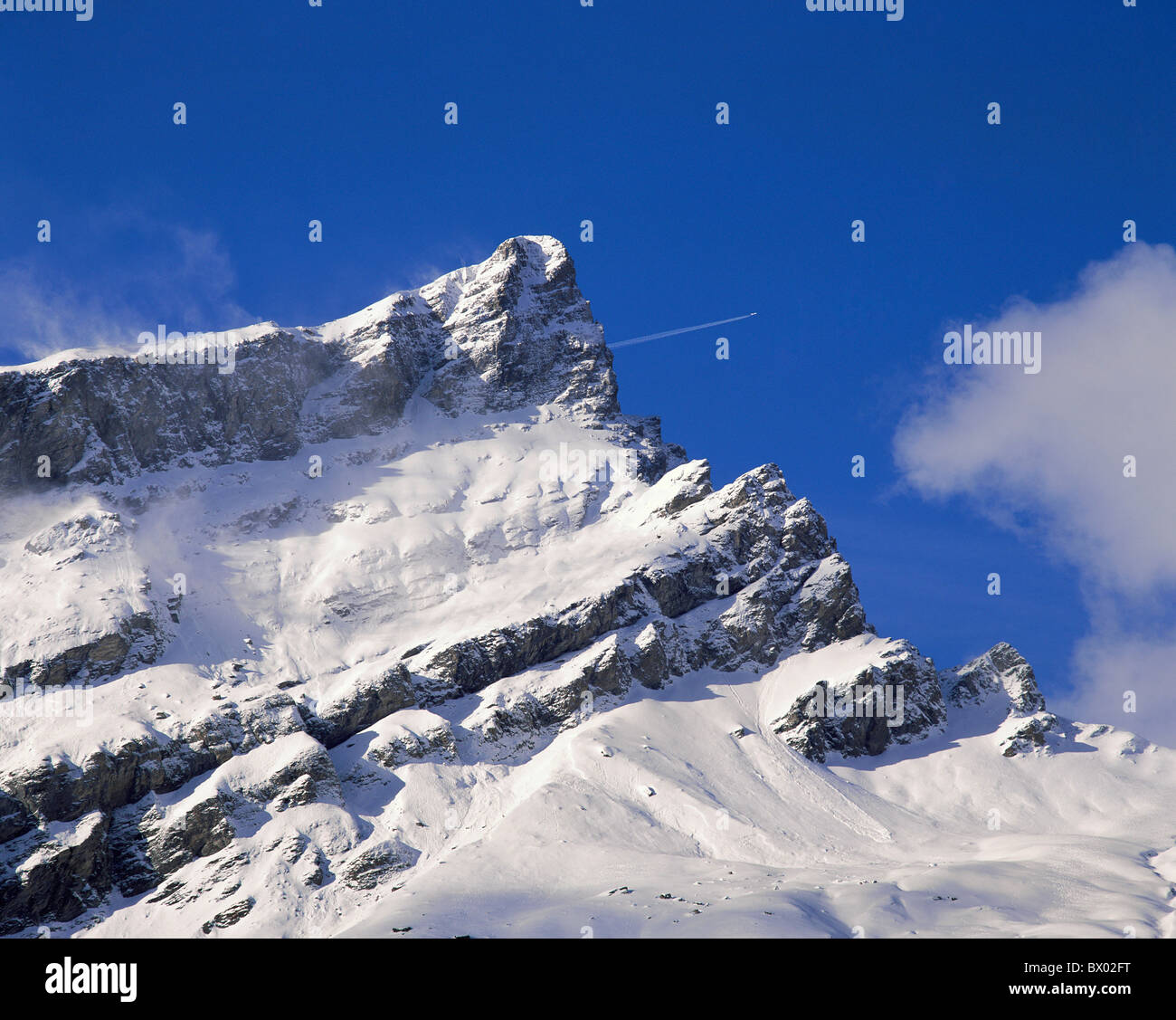 Volo aereo alpine montagne delle Alpi Einshorn jet aereo jet canton Grigioni Grigioni Svizzera Europa Foto Stock
