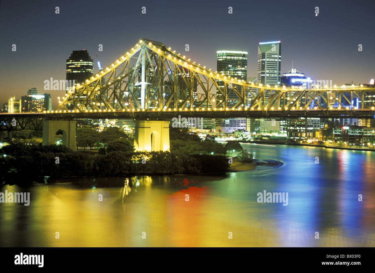 Australia Brisbane Queensland Story Bridge Fiume Brisbane vista da Wilson Outlook sullo skyline di riserva fiume ni Foto Stock