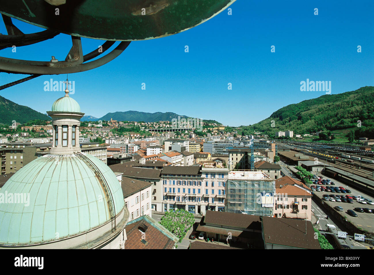 Stazione ferroviaria di Chiasso cantone i tetti a cupola Ticino Svizzera Europa città panoramica della città Foto Stock