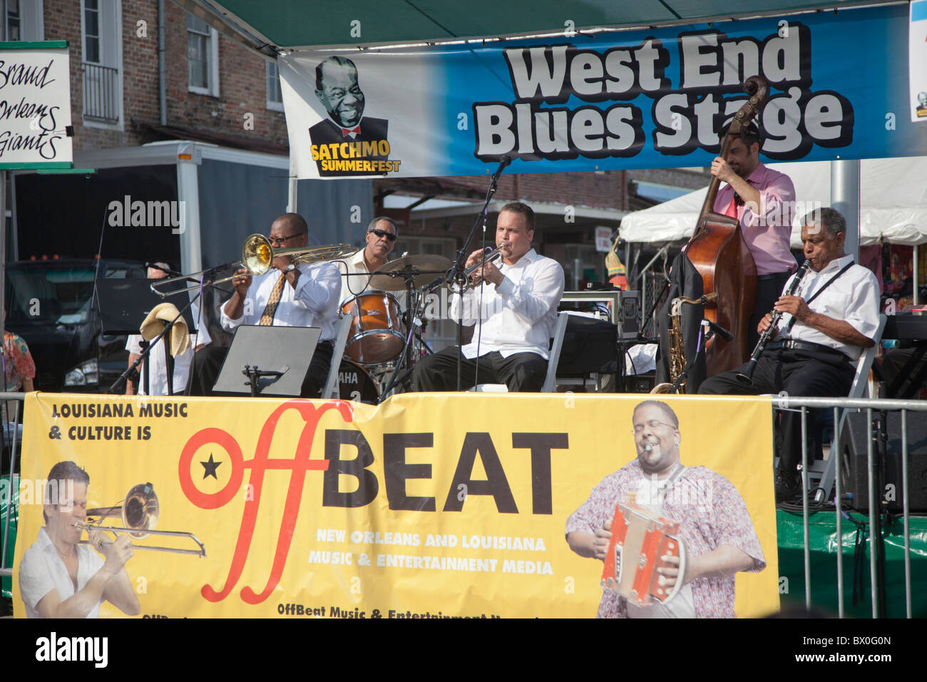 Una band suona il blues al 2010 New Orleans Satchmo Summerfest in Louisiana. Foto Stock