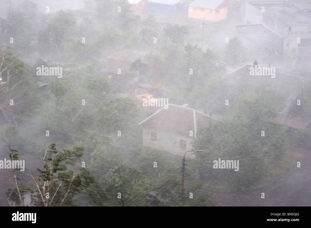 Tempesta di pesanti nella città. Vista aerea Foto Stock