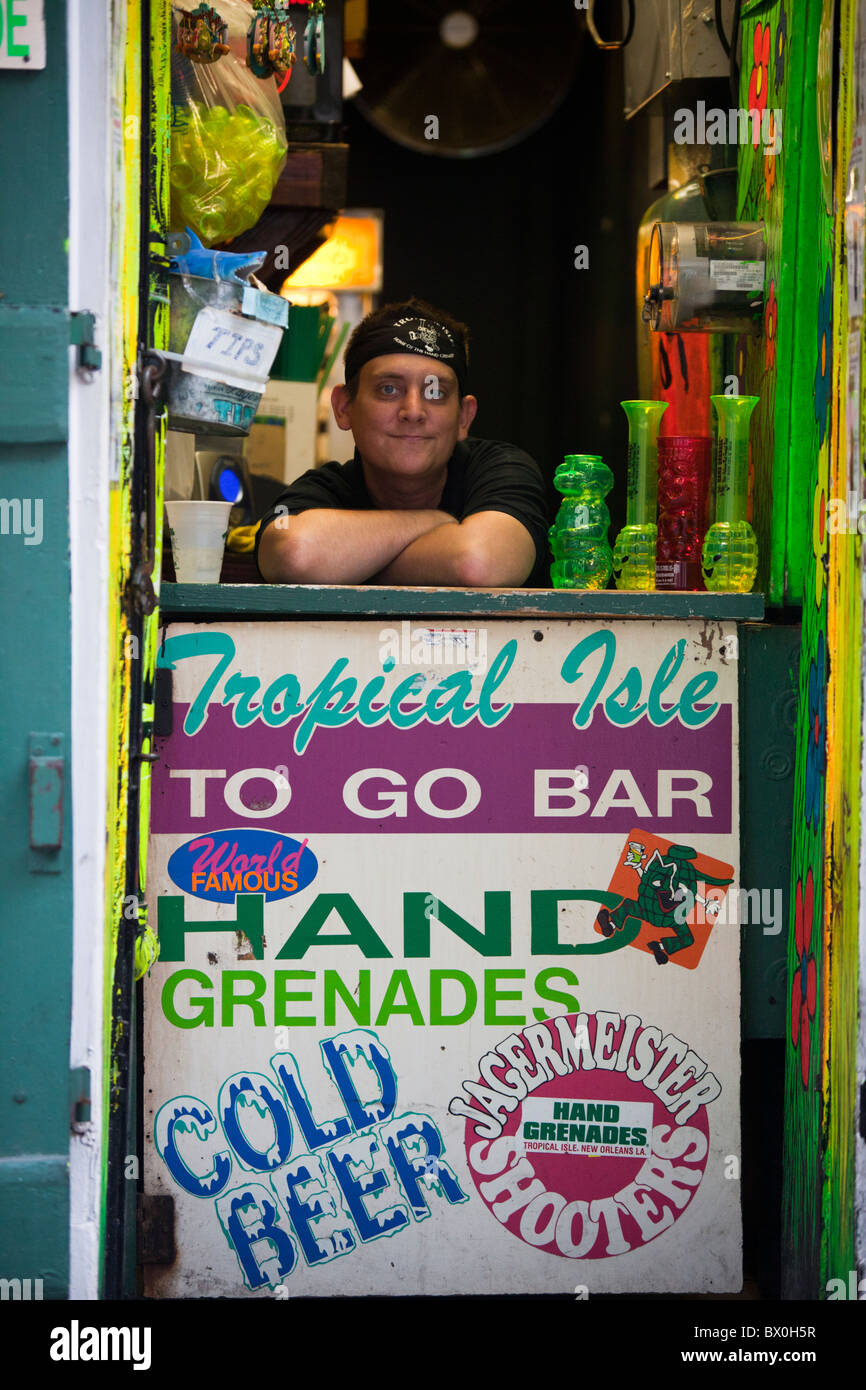 Bourbon Street a New Orleans, Louisiana il Quartiere Francese è la casa della città i bar e le discoteche. Foto Stock