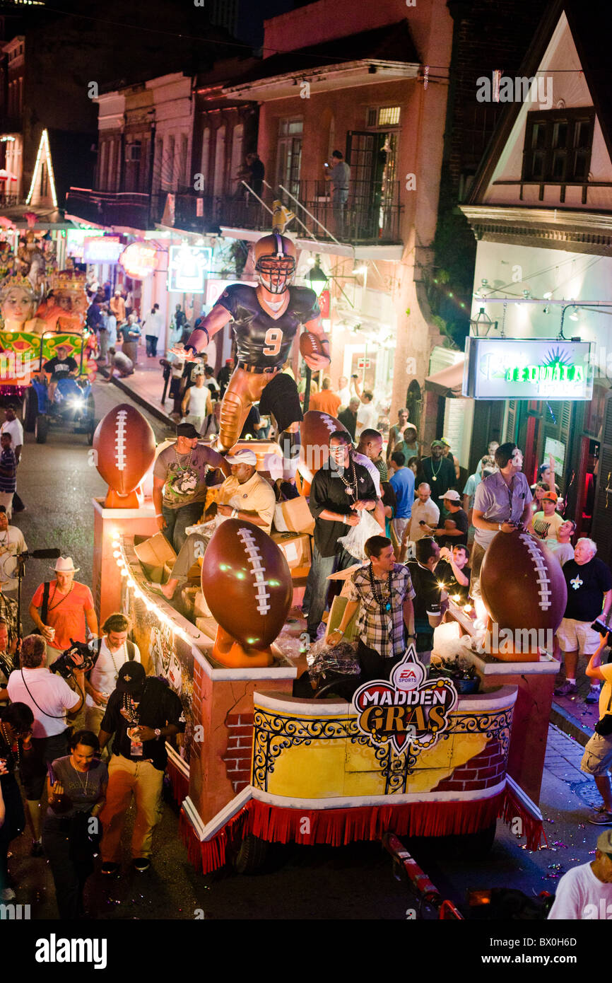 EA Sports celebra il rilascio del gioco 2011 edition con Madden Gras 2011, culminato con un stile Mardi-Gras parade. Foto Stock