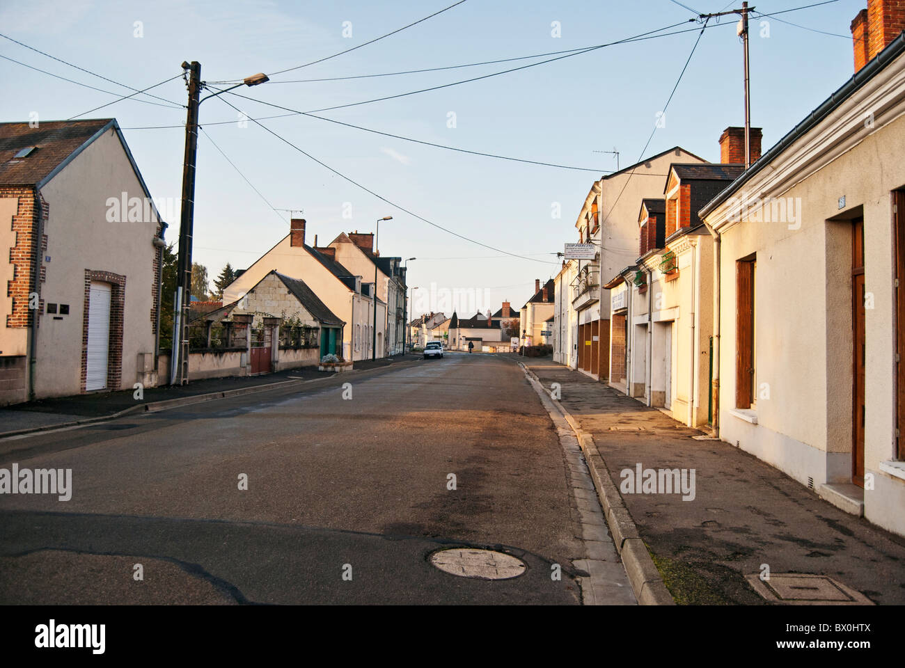 Strada di Bessè Sur Braye, Sarthe, Francia Foto Stock