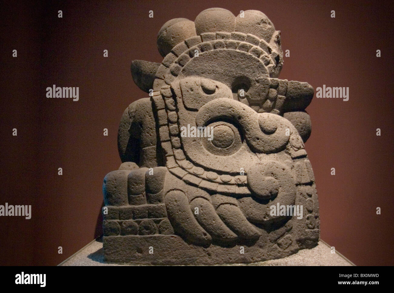 Azteca, Mexica, fuoco dio serpente Xiuhcoatl statua trovata nel Templo Mayor, Museo Nazionale di Antropologia di Città del Messico. Foto Stock