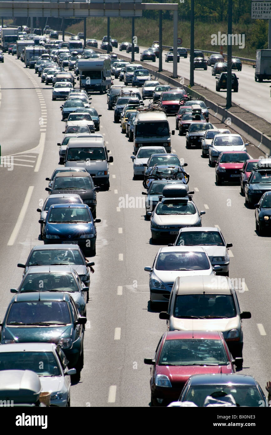 Francia : Talence, Bordeaux - traffico pesante inceppamento sulla A69 autostrada su di un agosto di vacanza il giorno di partenza Foto Stock
