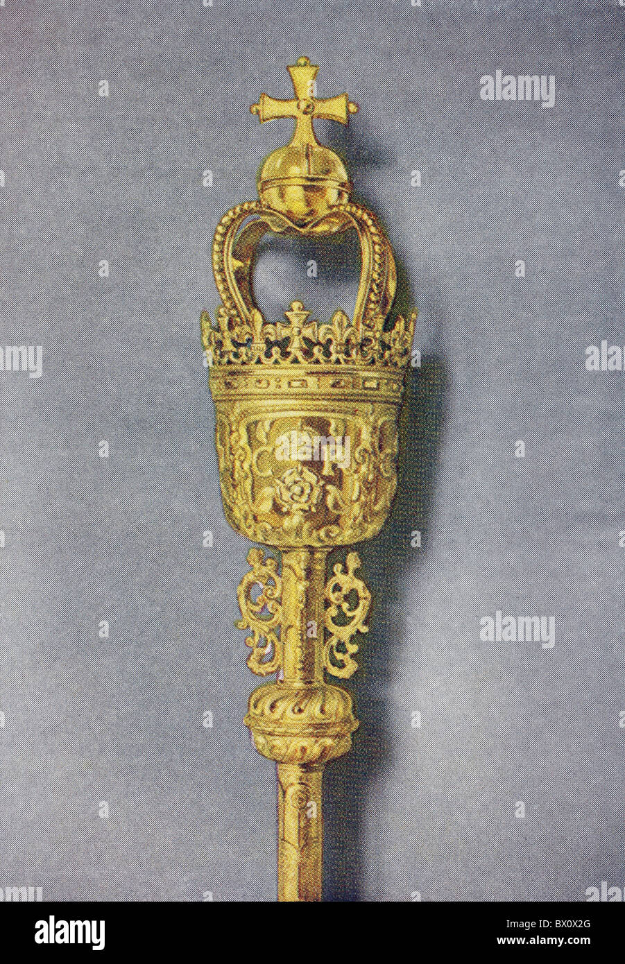 Il Cerimoniale di macis portato dal Sargeant a bracci durante la cerimonia di incoronazione. Foto Stock