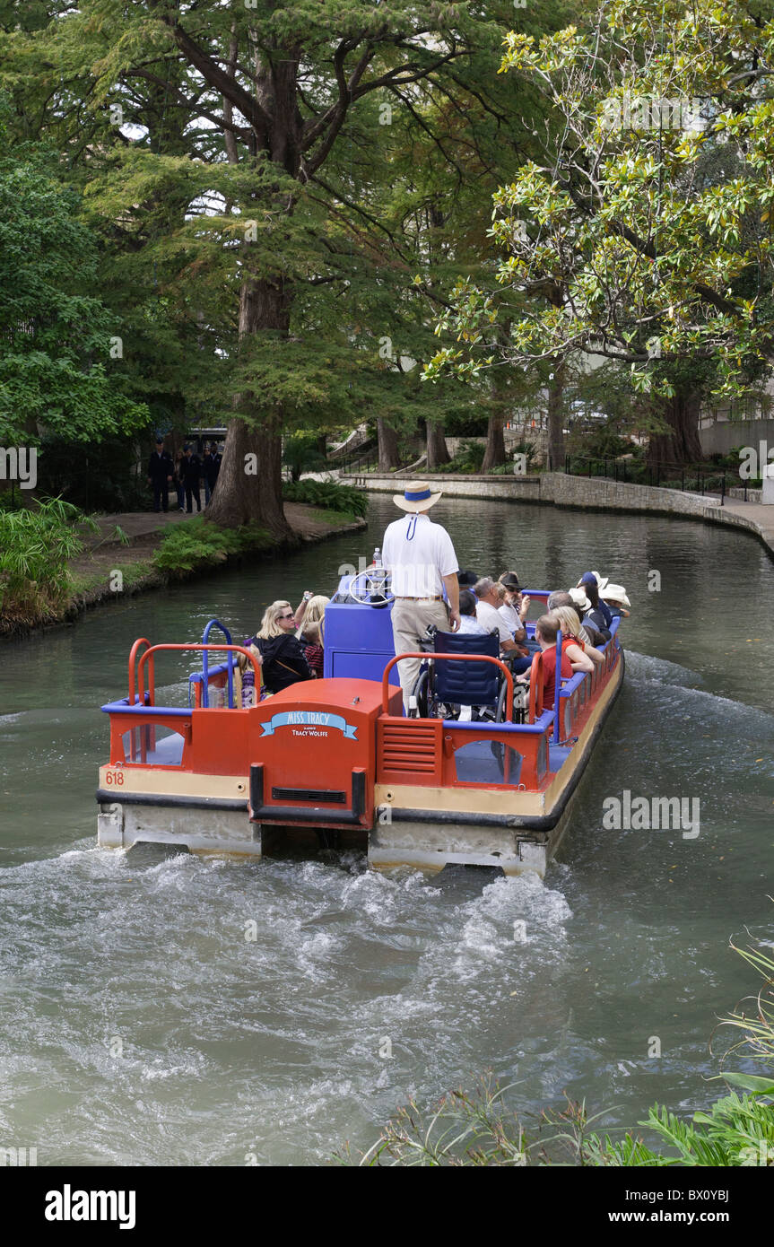 Tour in barca sul fiume San Antonio, Texas, Stati Uniti d'America Foto Stock