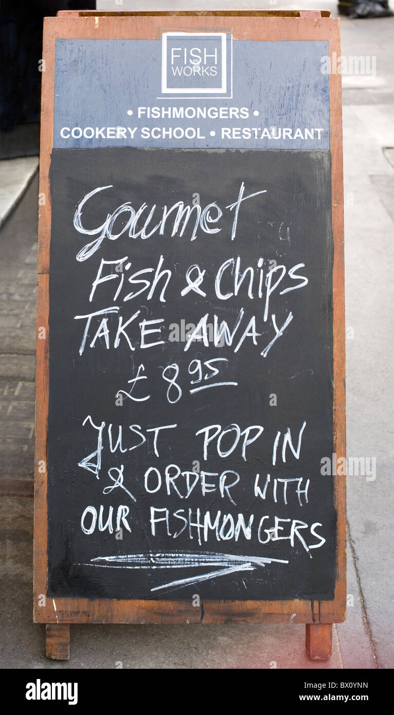 Pesce e patatine segno, Marylebone High Street, London, England, Regno Unito, Europa Foto Stock