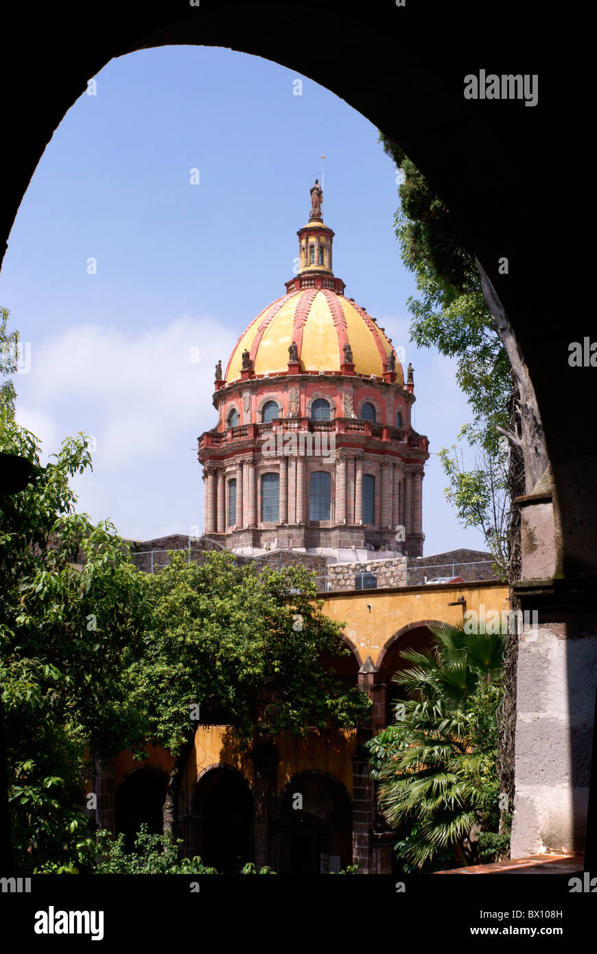 Templo de la Concepcion chiesa dalla Escuela de Bellas Artes o El Nigromante in San Miguel De Allende, Messico. Foto Stock