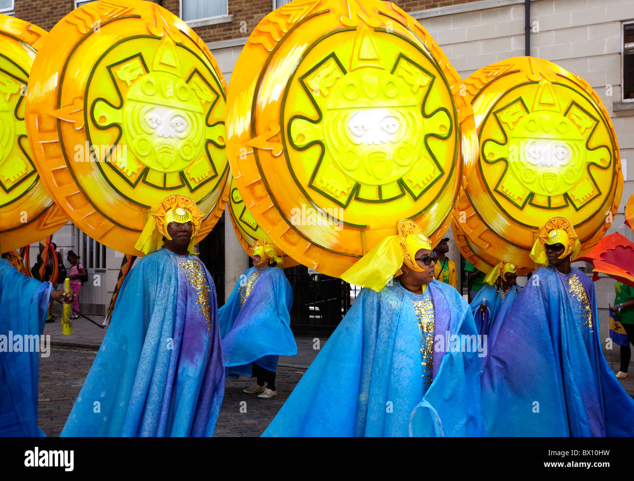 West Indian la gente in costume carnevale di Notting Hill Londra Foto Stock