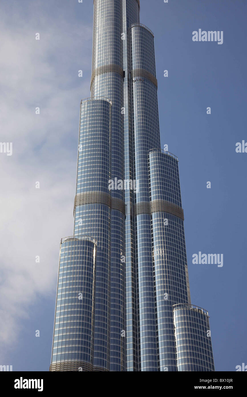 Detergenti per finestre sul lavoro il Burj Khalifa, il mondo il più alto edificio, situato a Dubai negli Emirati Arabi Uniti. Foto Stock