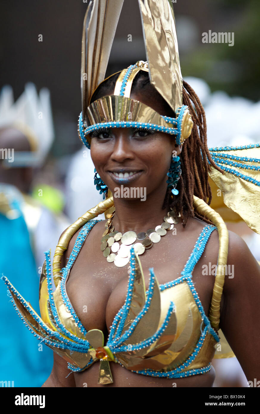 West Indian donna in costume il carnevale di Notting Hill Londra REGNO UNITO Foto Stock
