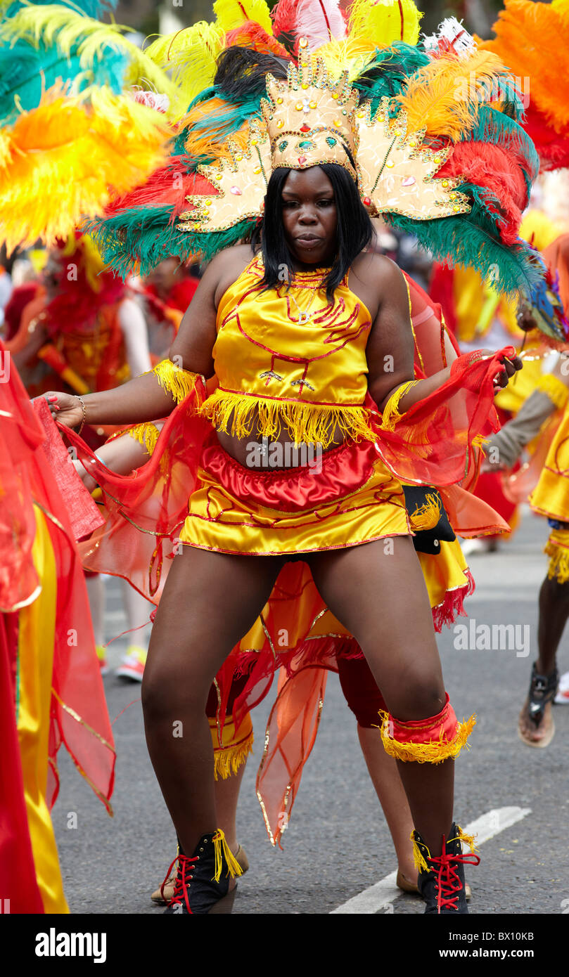 West Indian donna in costume il carnevale di Notting Hill Londra REGNO UNITO Foto Stock