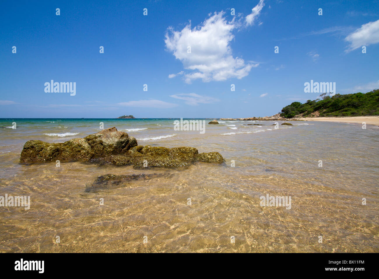 Bellissima spiaggia di marmo di Trincomalee, Sri Lanka East Coast. Foto Stock